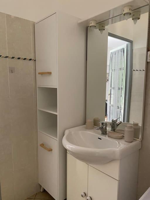 Villa Serenice - F2 Au Calme, Climatise, Wifi Et Parking Gratuit Экстерьер фото
